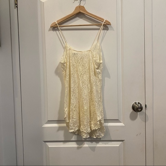 Victoria’s Secret Vintage Lace Cream Chemise - Picture 3 of 3